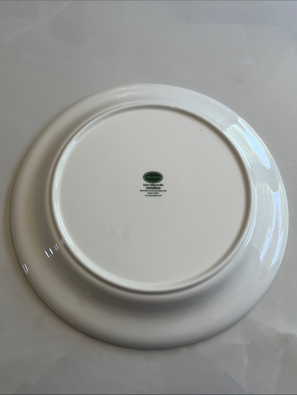 Portmeirion Dinner Plate. Botanic Variations 10.5" Christmas Rose. Like New. - Picture 7 of 8
